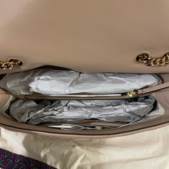 Tory Burch Kira Chevron Convertible Shoulder Bag - Devon Sand - Picture 4 of 5